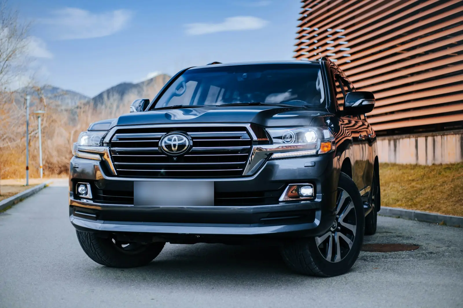 Black Toyota Land Cruiser V8 ready for hire in Ghana